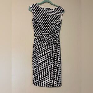 LAUREN RALPH LAUREN - Elegant Navy and White Geometric Dress - size 2